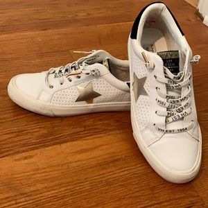 COPY - White tennis shoes with gold detail